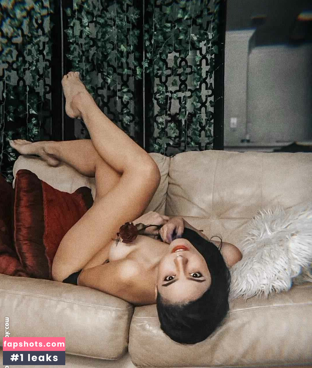 Luna Bloom gallery photo #23