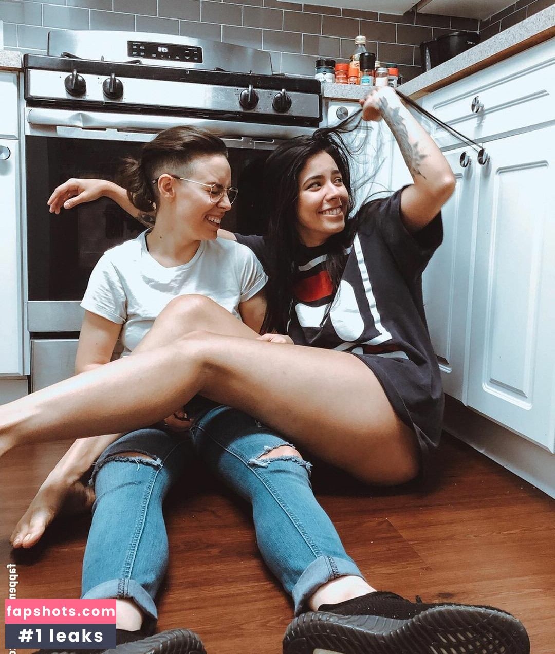 Luna Bloom gallery photo #24