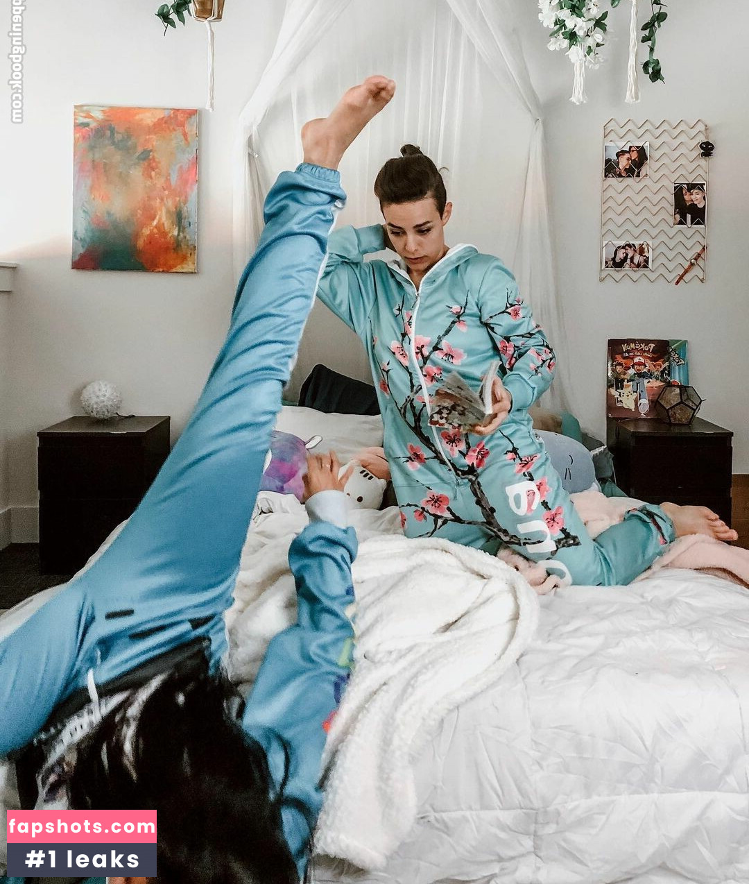 Luna Bloom gallery photo #25