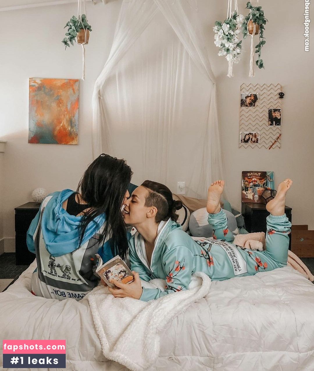 Luna Bloom gallery photo #27