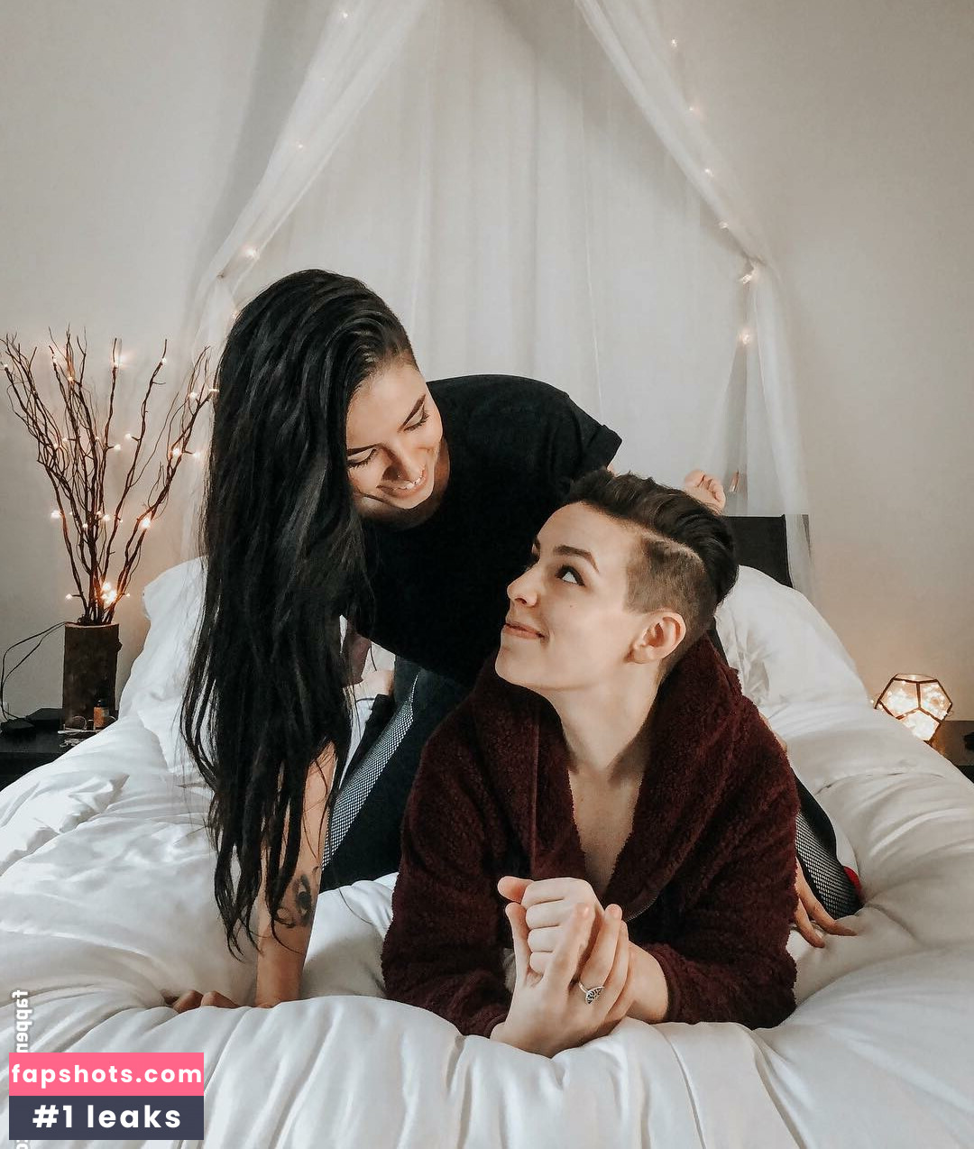 Luna Bloom gallery photo #30