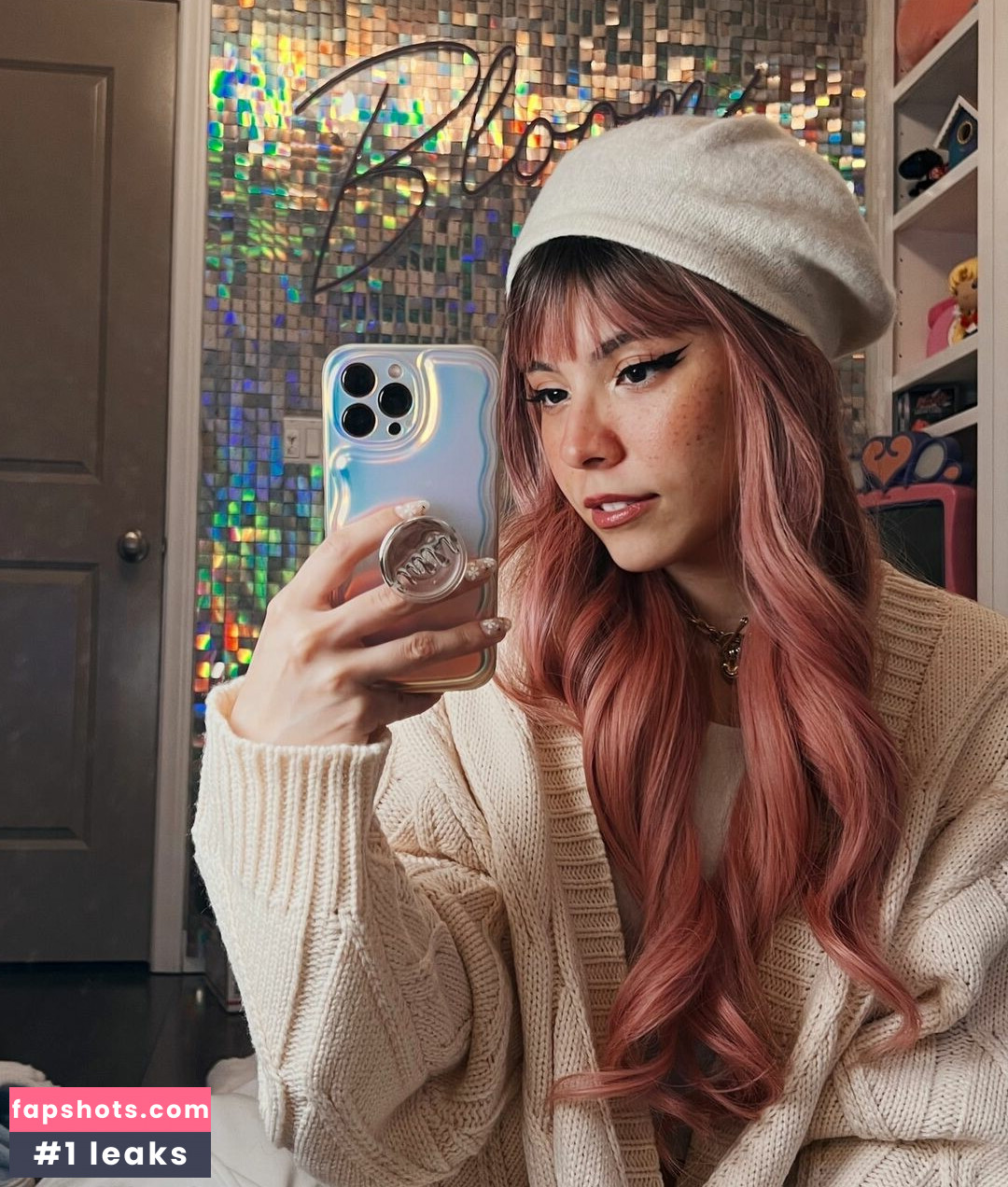 Luna Bloom gallery photo #4