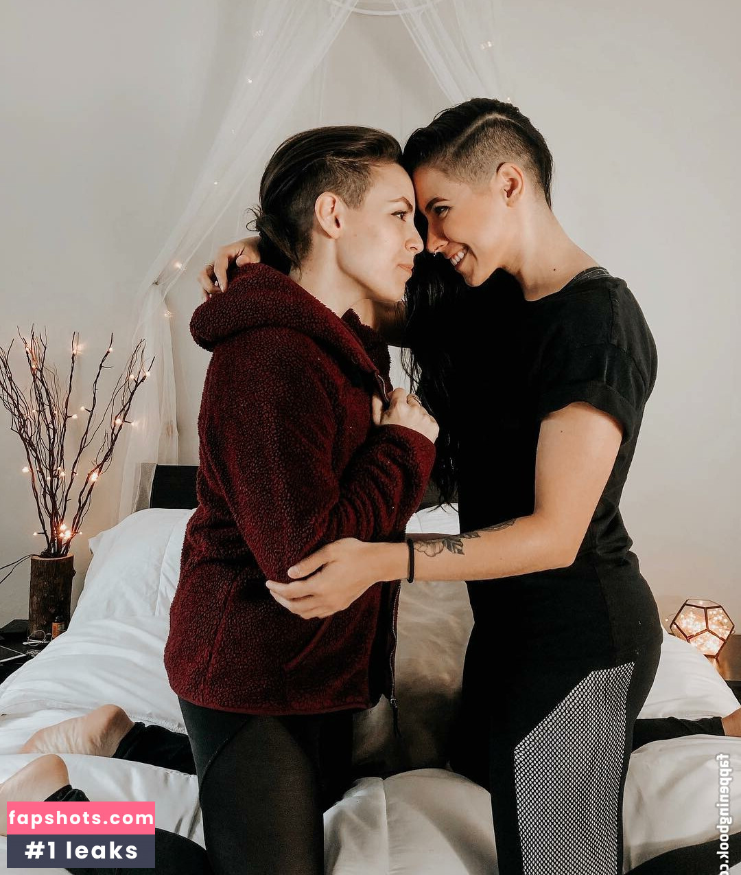 Luna Bloom gallery photo #31