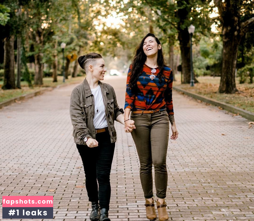 Luna Bloom gallery photo #33