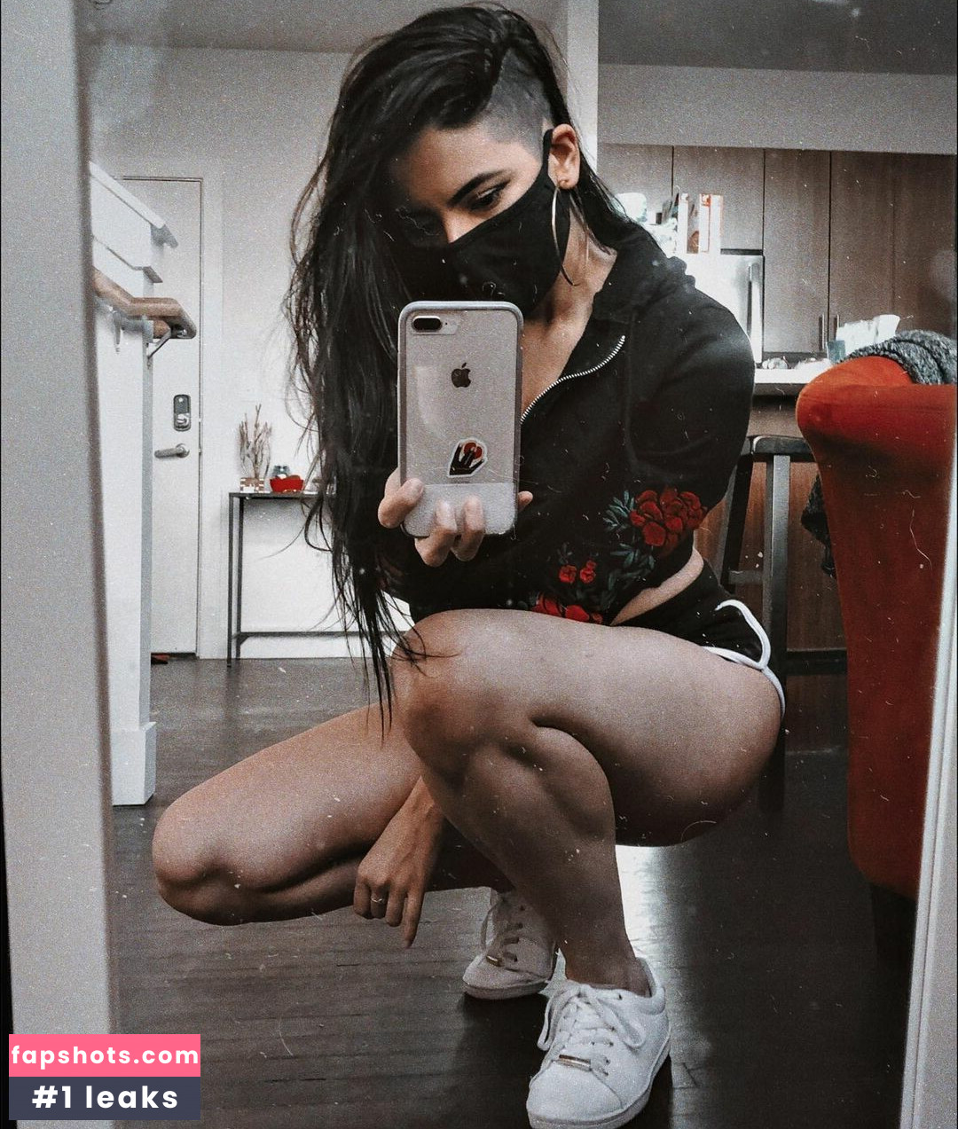 Luna Bloom gallery photo #36