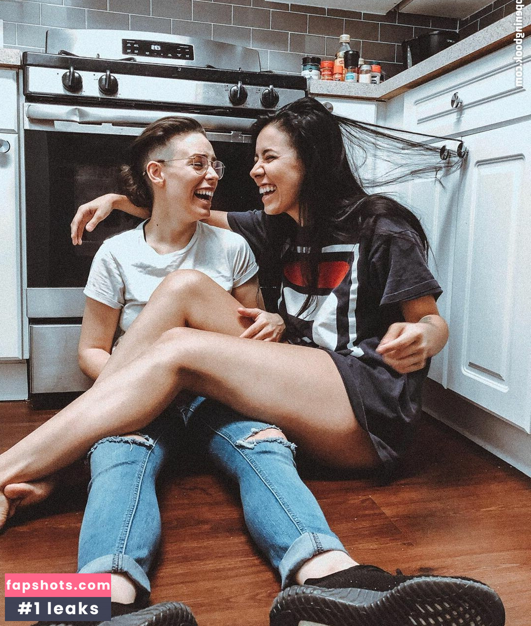 Luna Bloom gallery photo #37