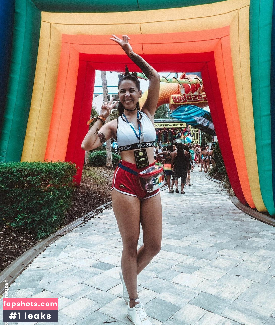 Luna Bloom gallery photo #40