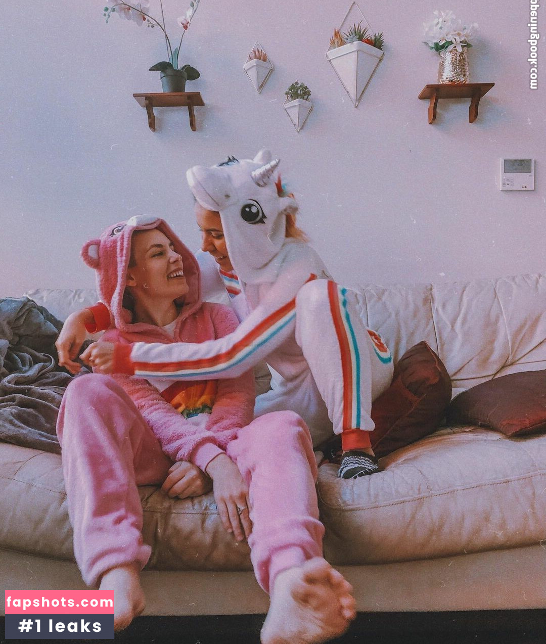 Luna Bloom gallery photo #44