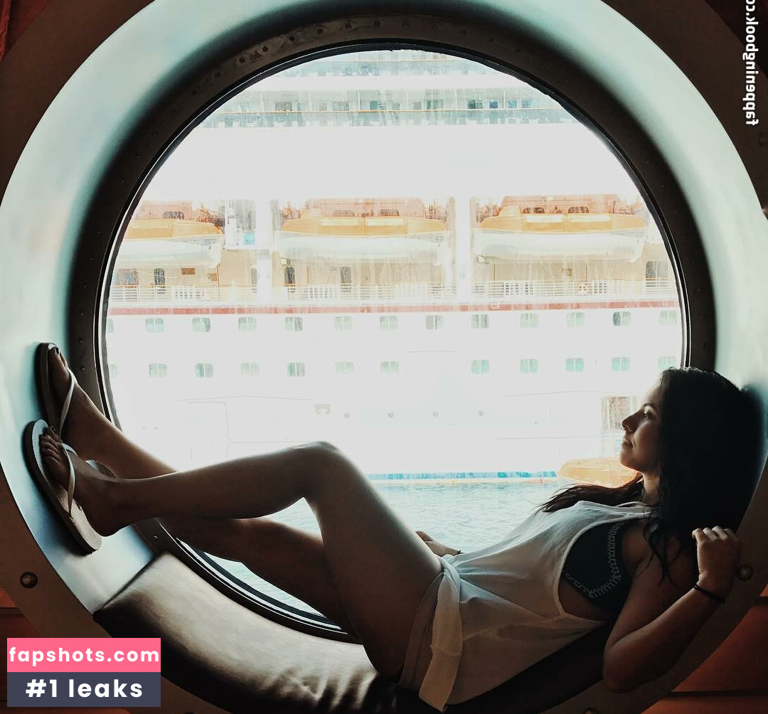 Luna Bloom gallery photo #46