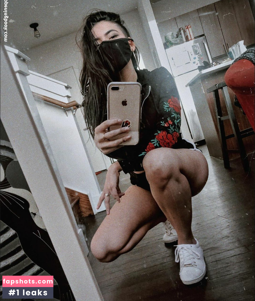 Luna Bloom gallery photo #49