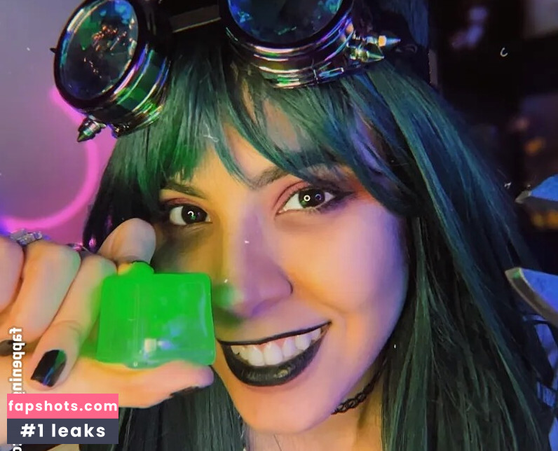 Luna Bloom gallery photo #6