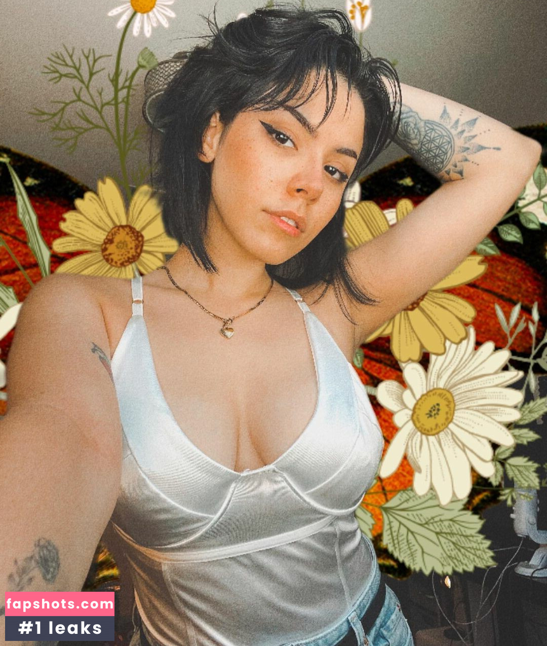 Luna Bloom gallery photo #56