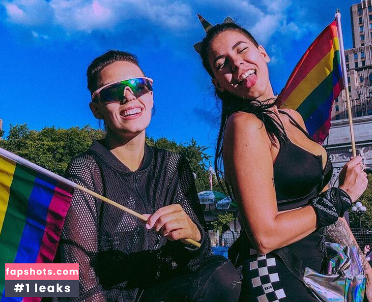 Luna Bloom gallery photo #59