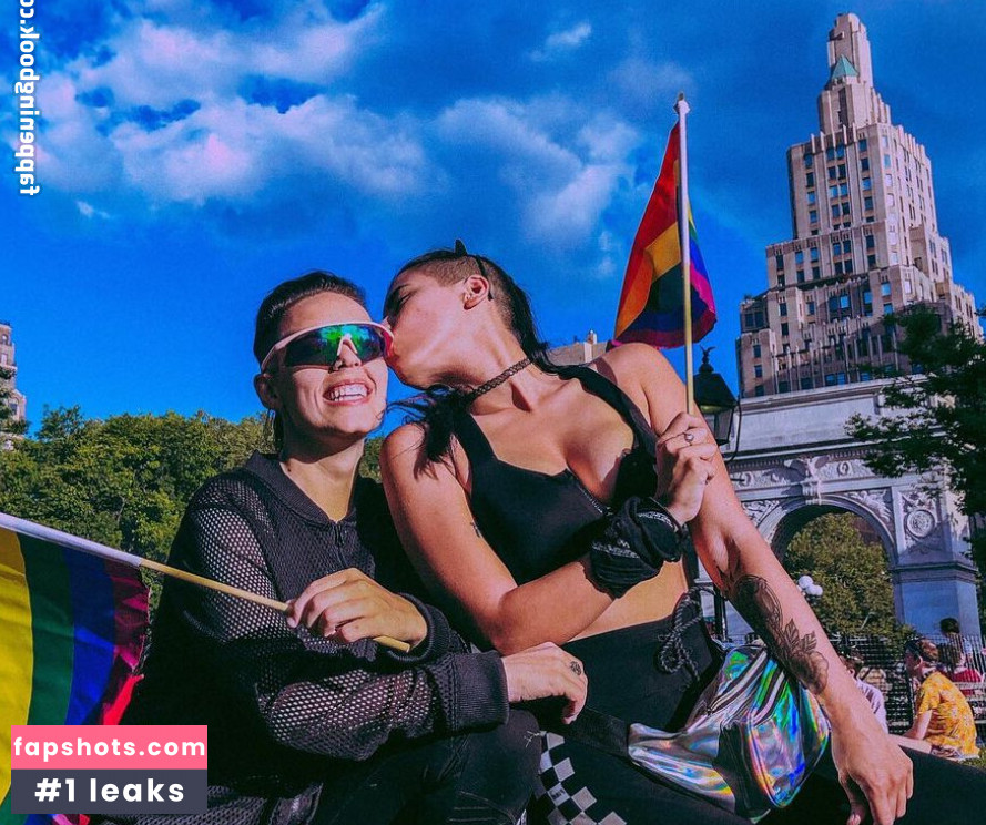 Luna Bloom gallery photo #60