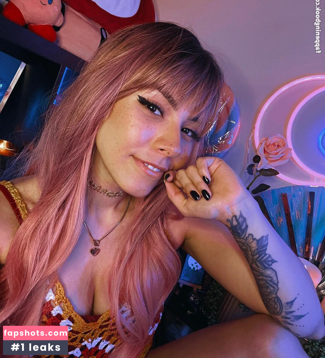 Luna Bloom gallery photo #62