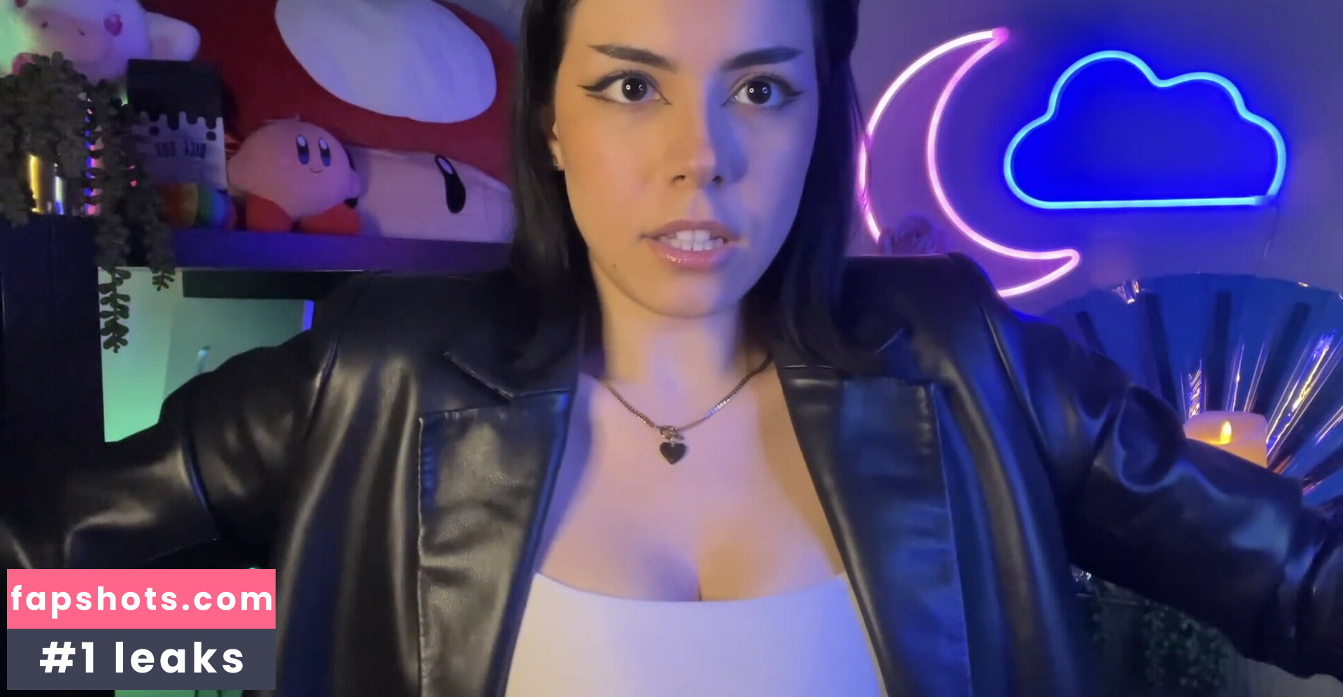 Luna Bloom gallery photo #64