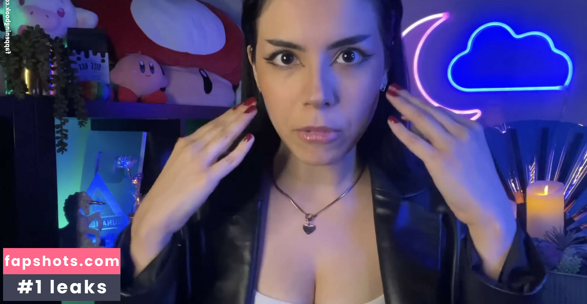 Luna Bloom gallery photo #66