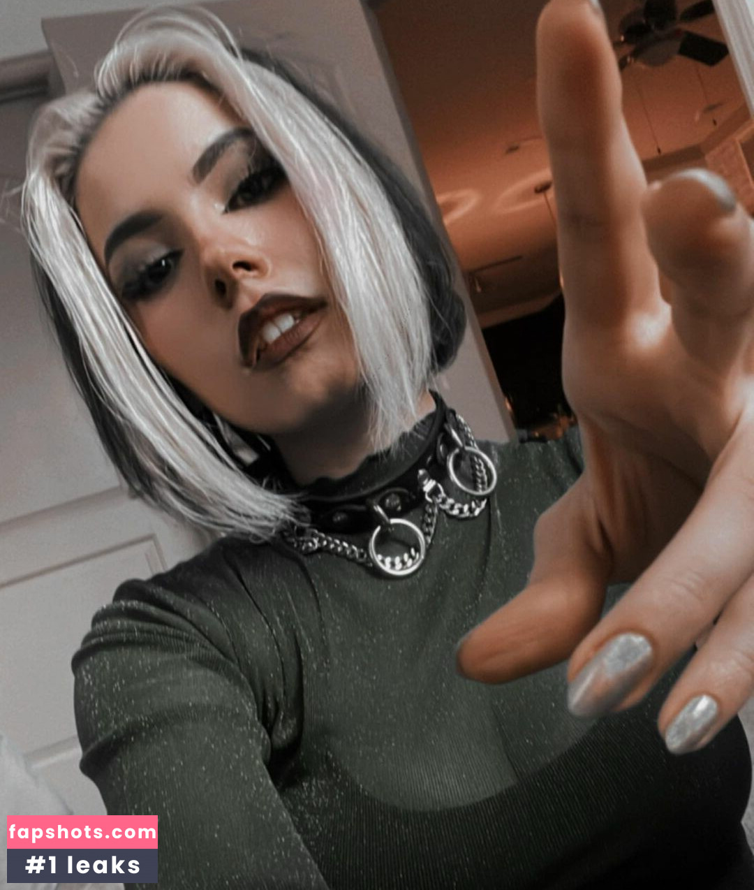 Luna Bloom gallery photo #73