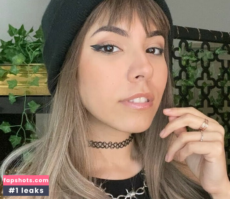 Luna Bloom gallery photo #10