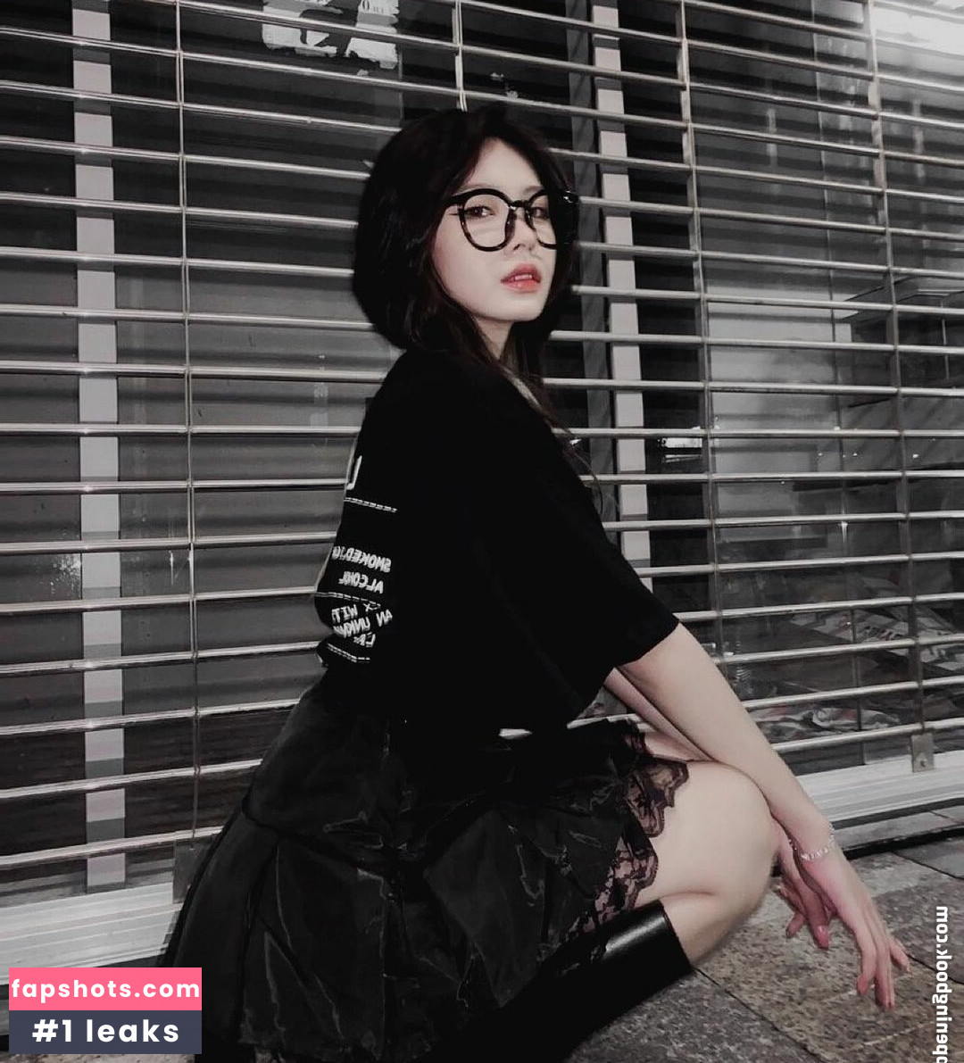 Luna Hwang gallery photo #10