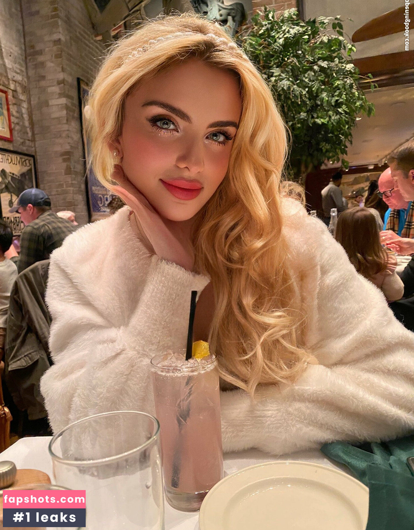 Luna Lanie gallery photo #27