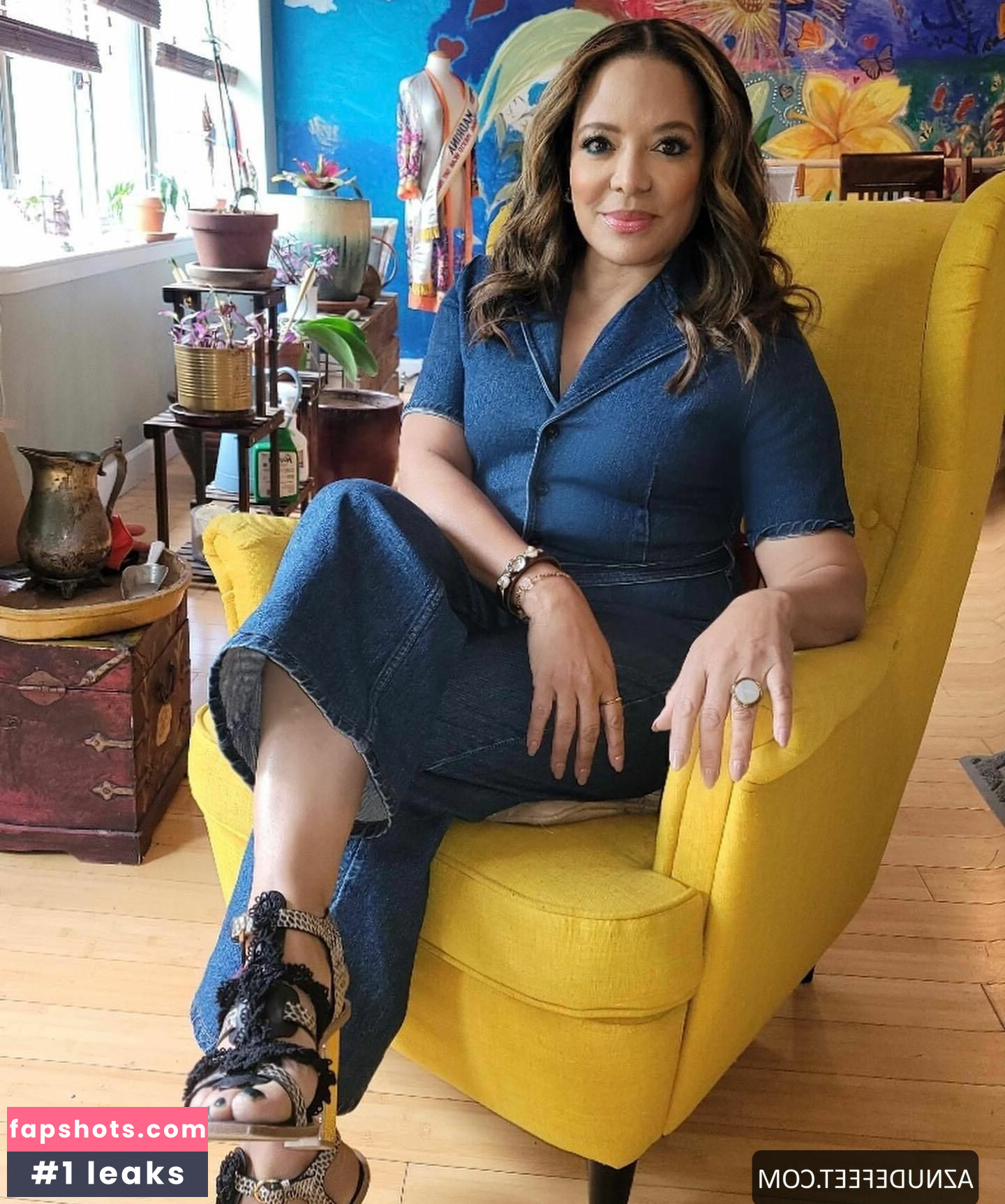 Luna Lauren Velez gallery photo #6