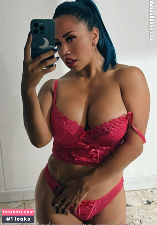 lunabellaoficial gallery photo #32