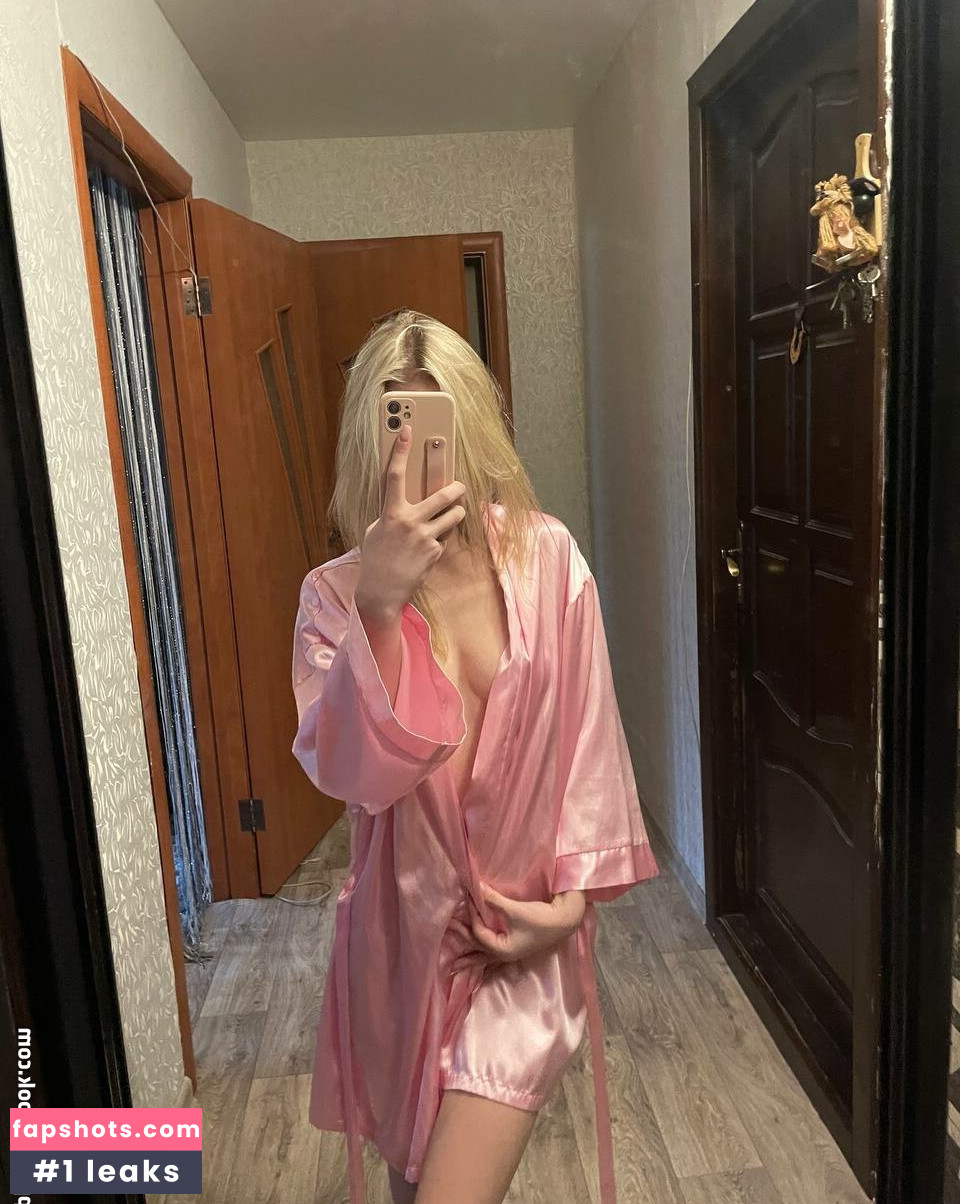 LunaQueen gallery photo #3