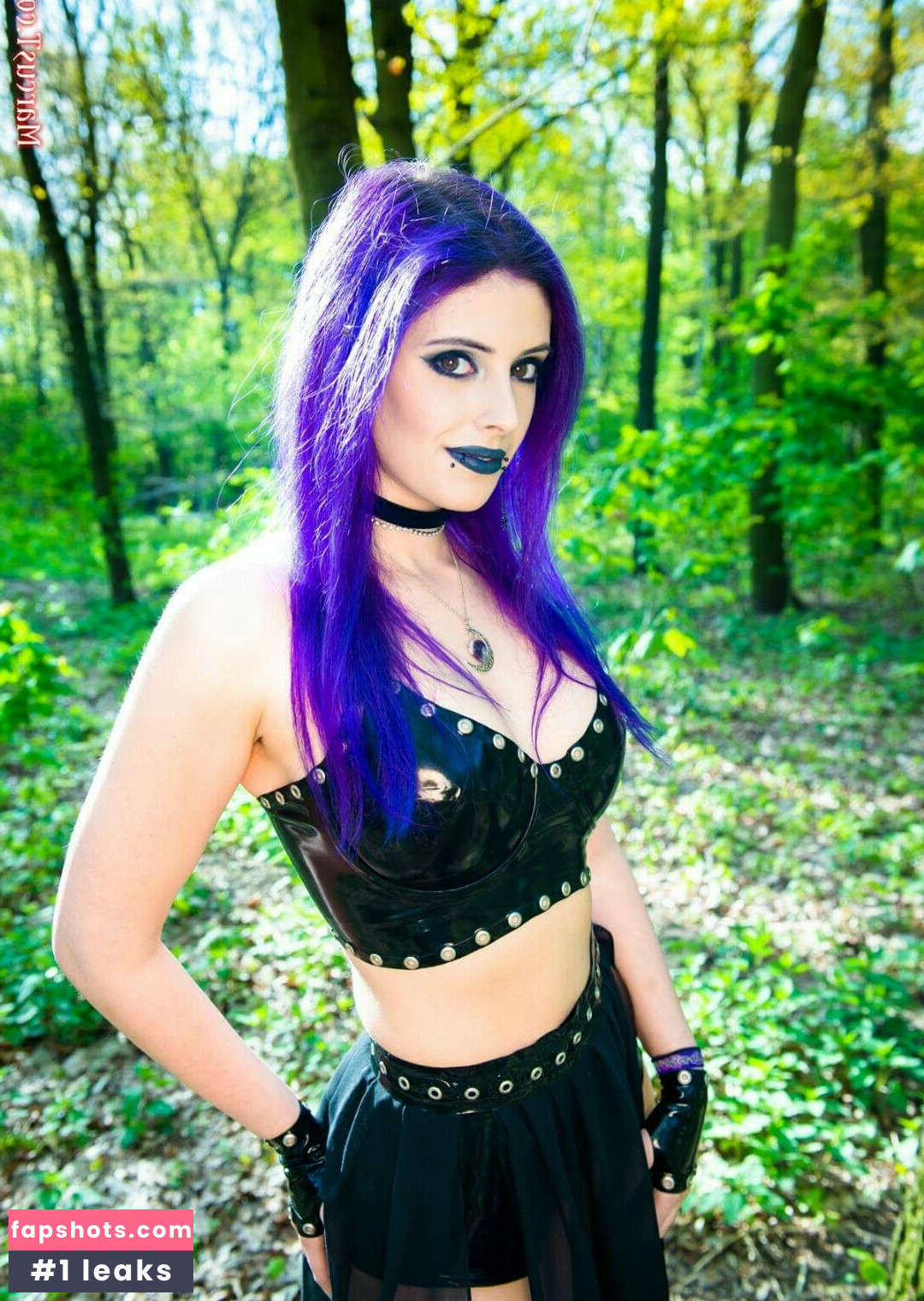 LunaraKitsune gallery photo #9