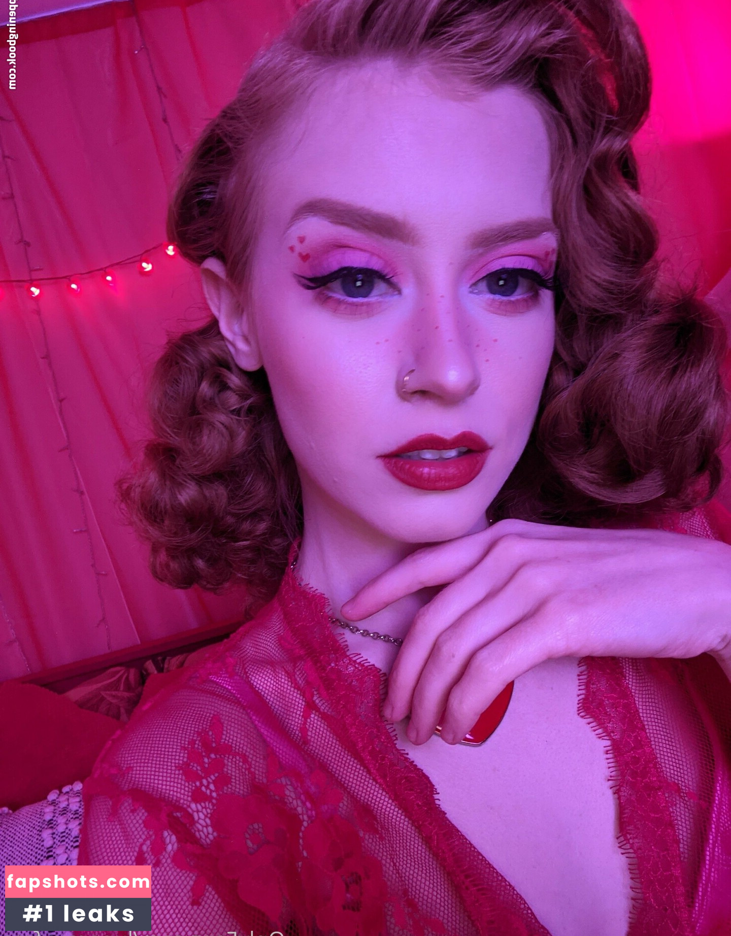 lunarouxfree gallery photo #4