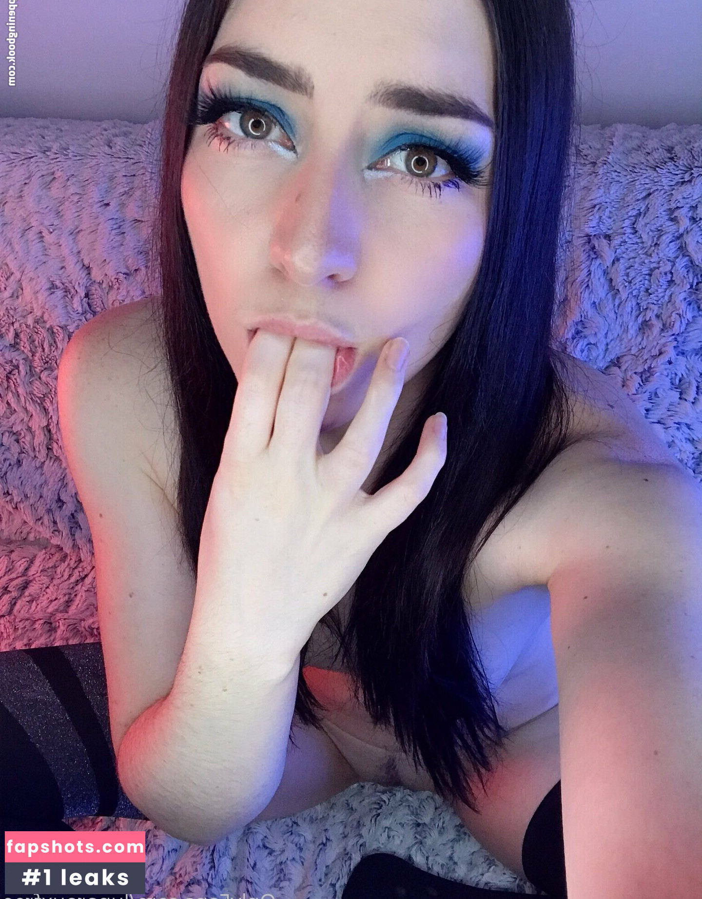 lunarouxfree gallery photo #10