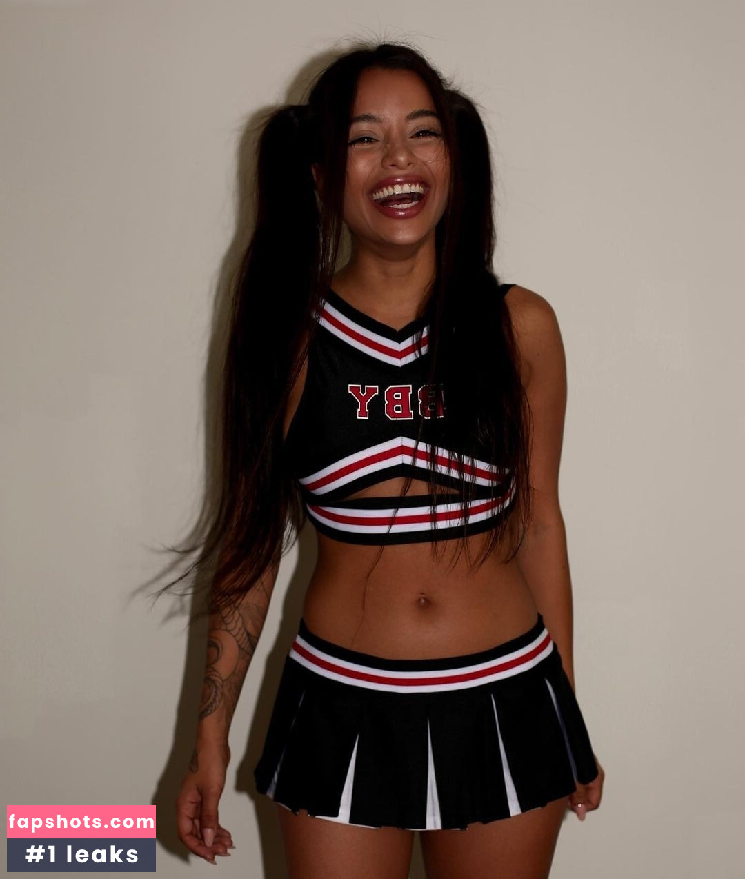 Lupe Fuentes gallery photo #22