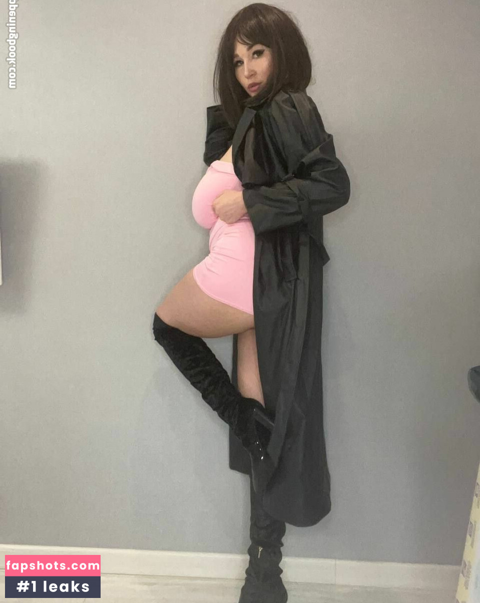 LuxuryModel gallery photo #6