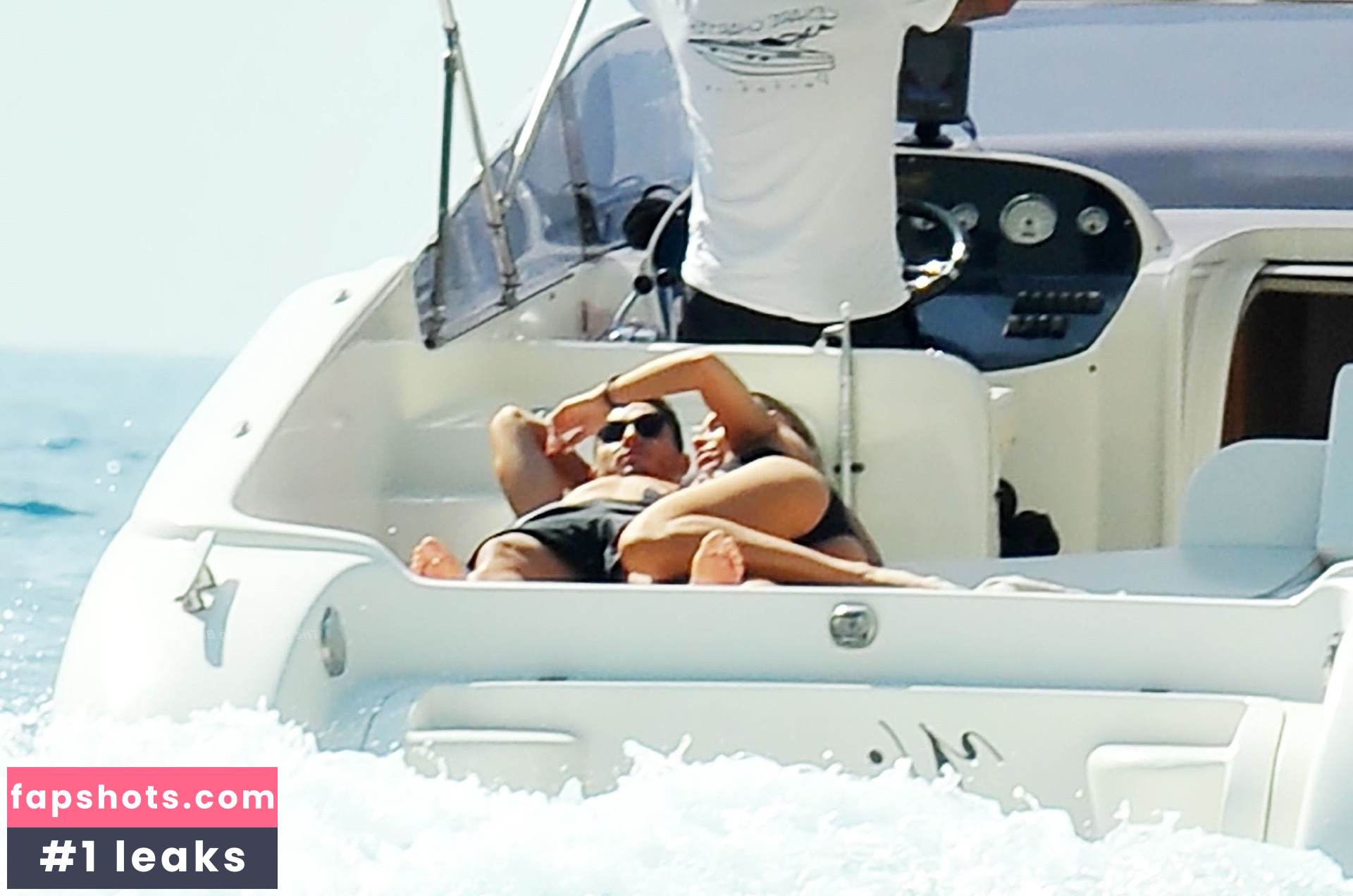 Luz Mendez gallery photo #18