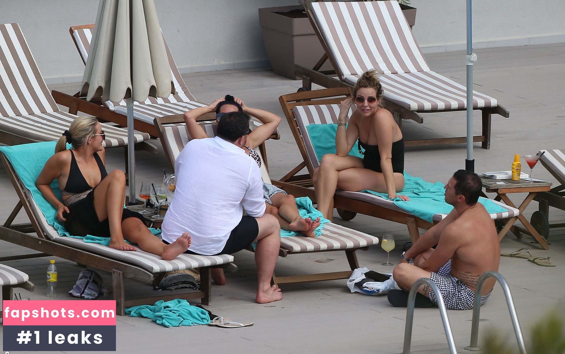 Lydia Bright gallery photo #12