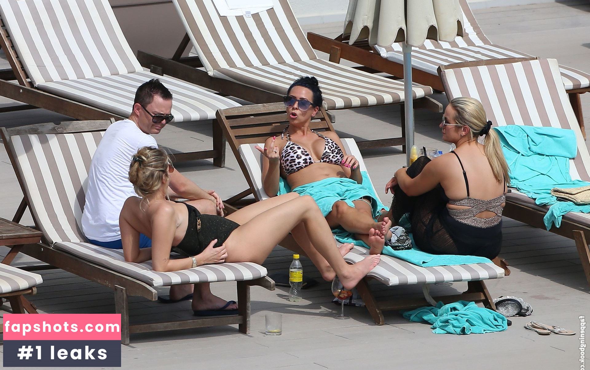 Lydia Bright gallery photo #35