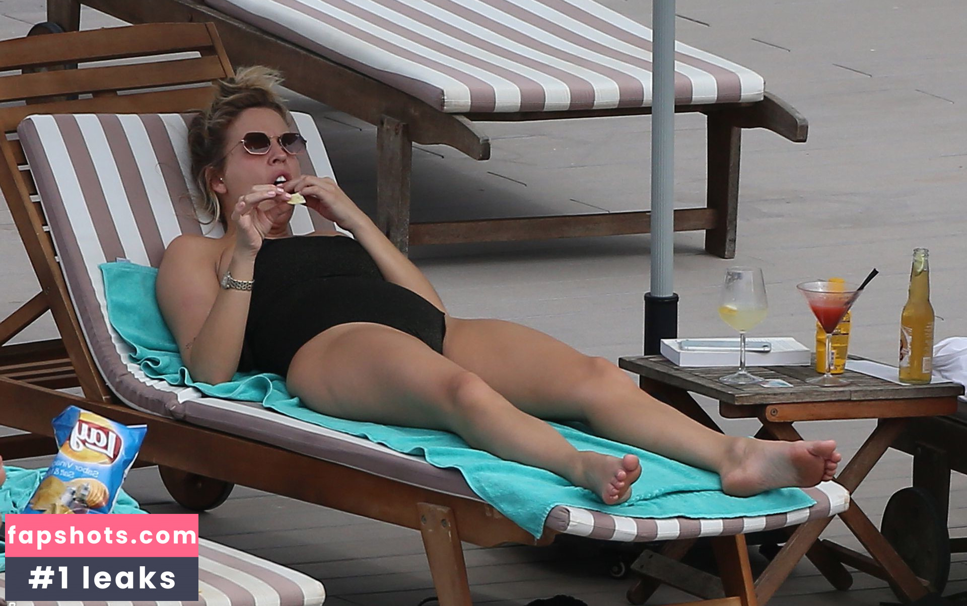 Lydia Bright gallery photo #7