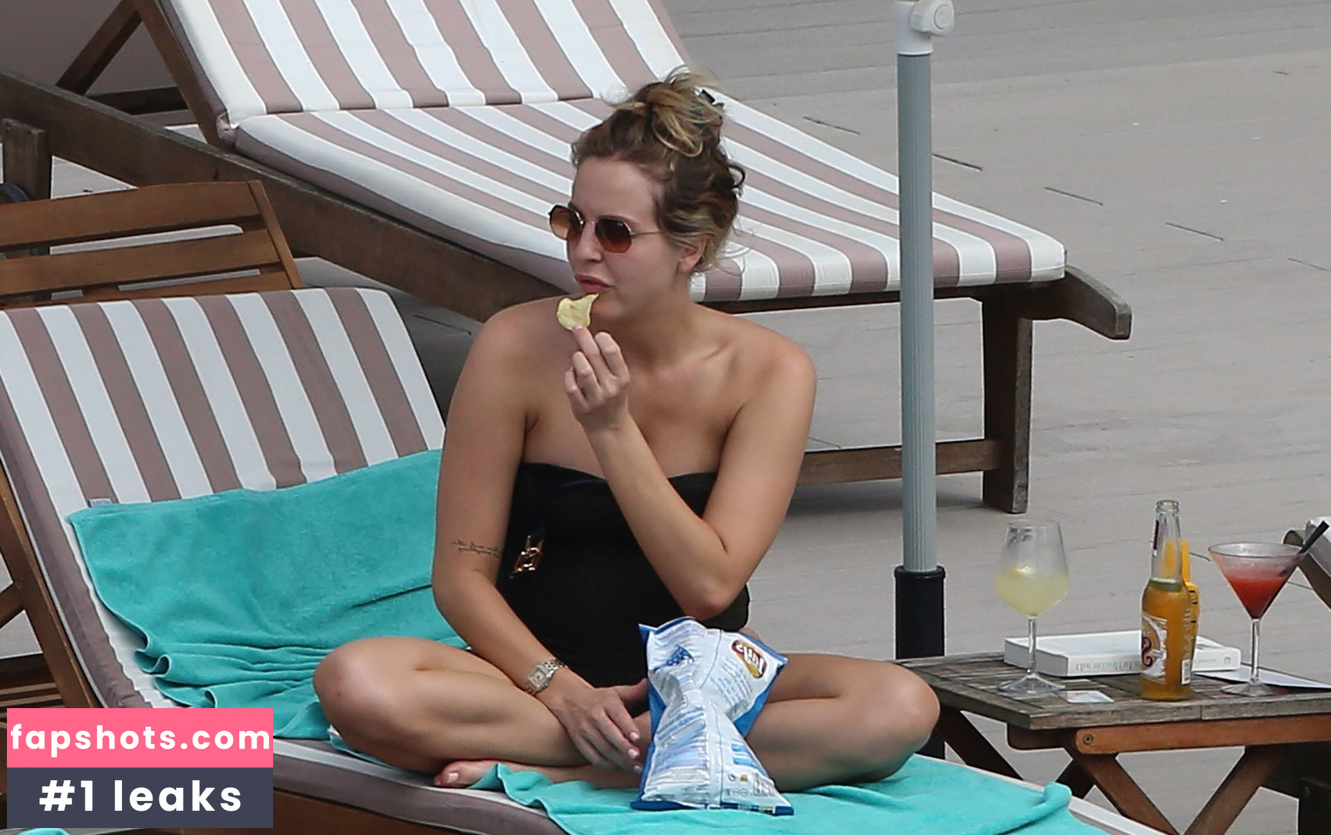 Lydia Bright gallery photo #9