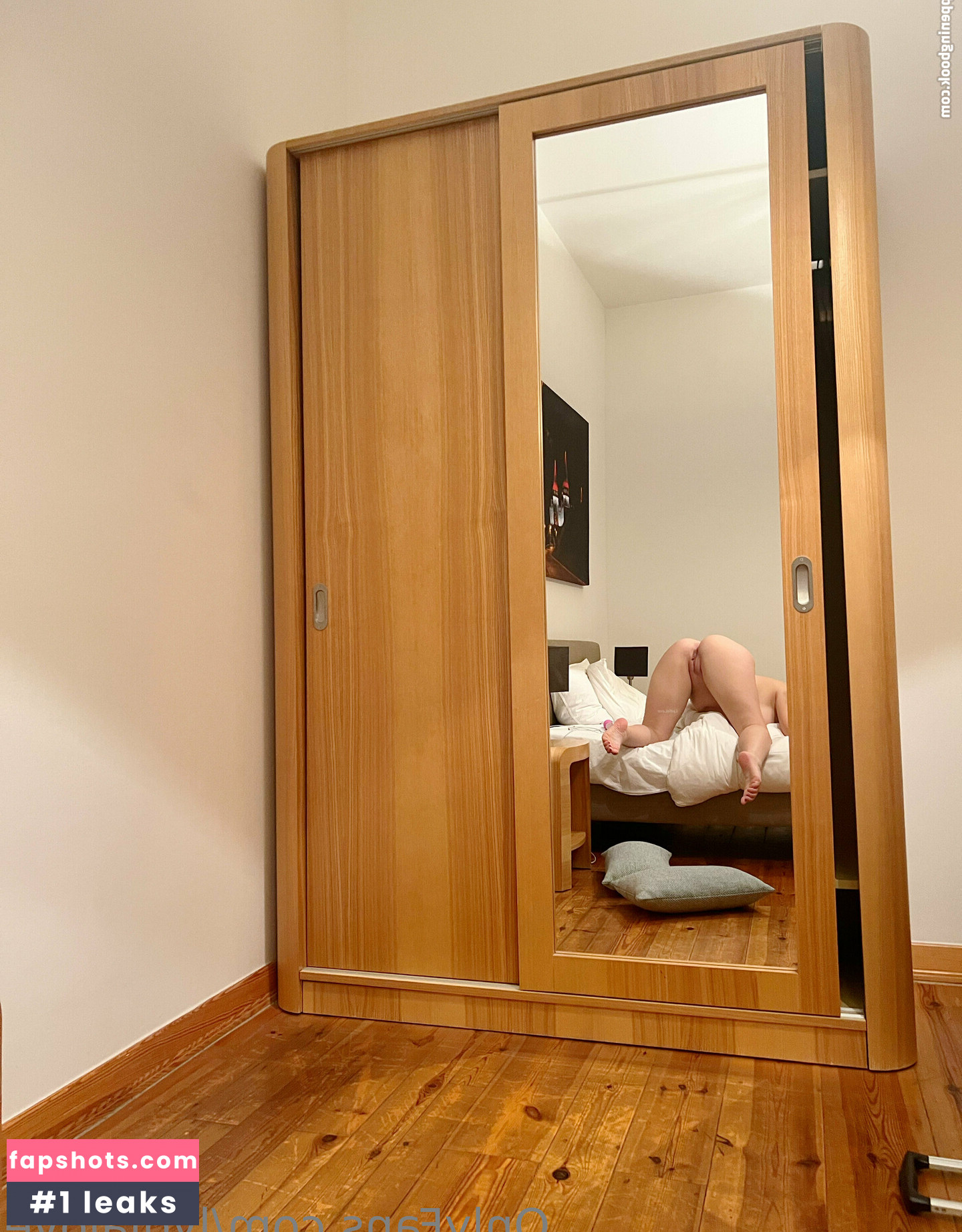 Lydia Love gallery photo #6