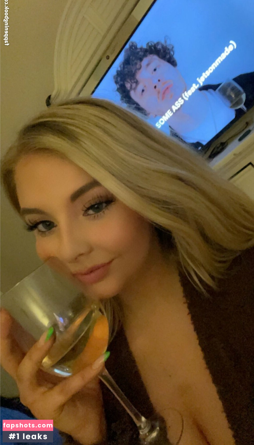 Lydia N gallery photo #20