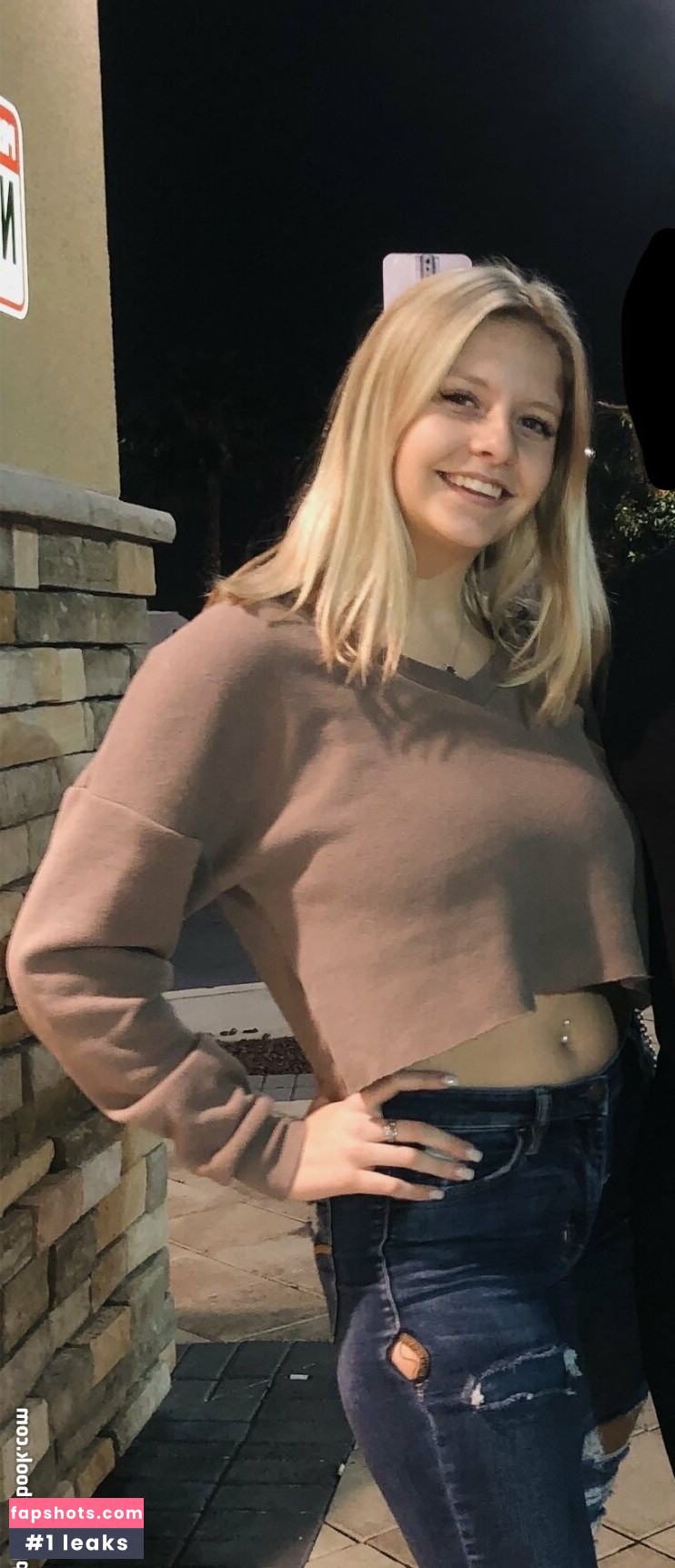 Lydia N gallery photo #31