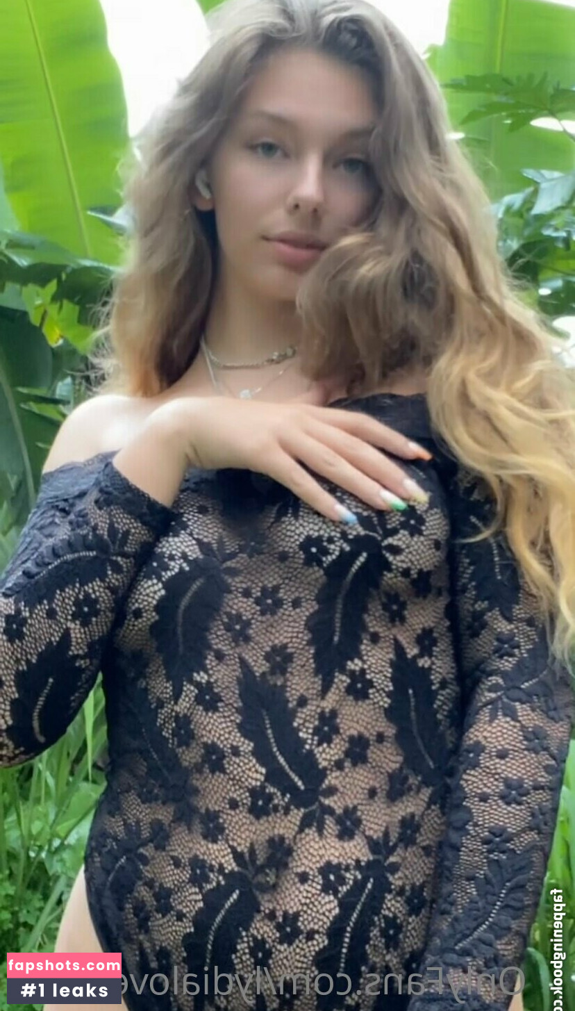 Lydia Renae gallery photo #21