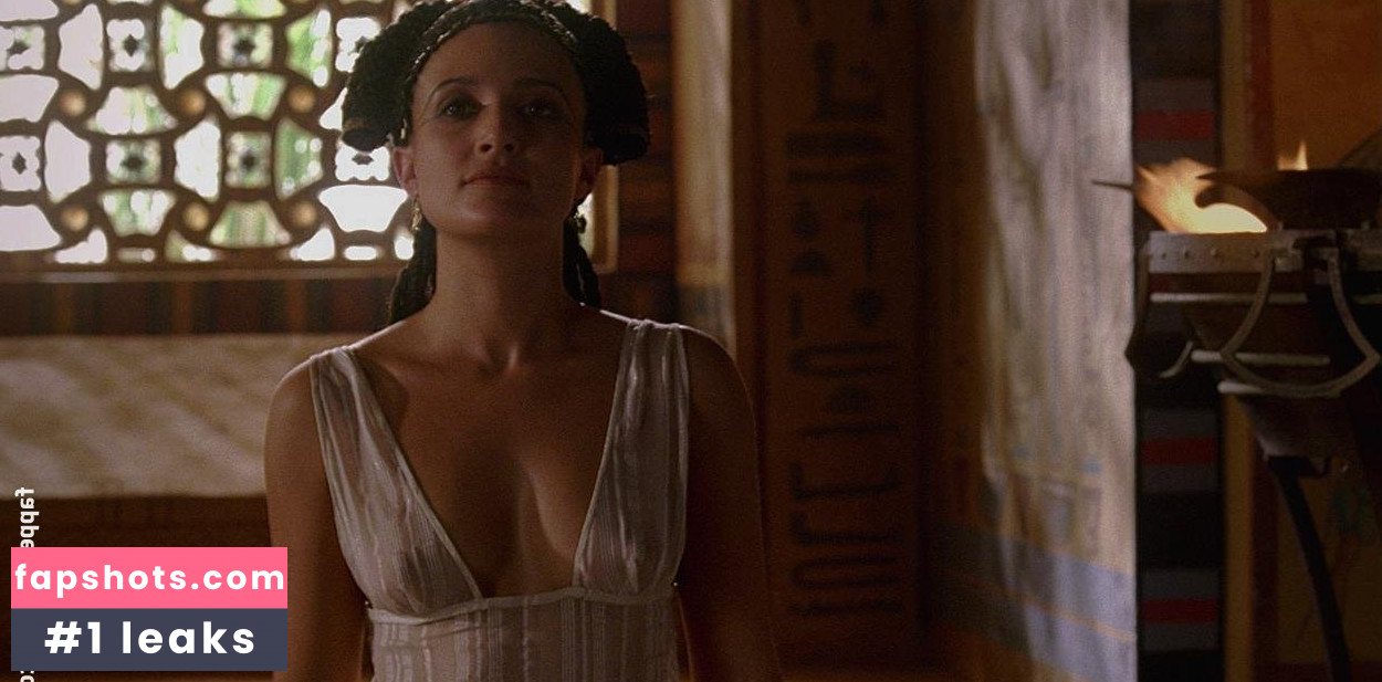 Lyndsey Marshal gallery photo #16