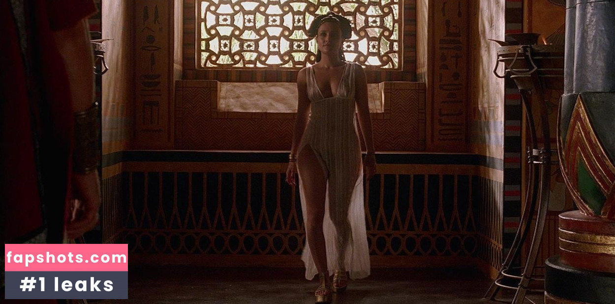 Lyndsey Marshal nude babe gallery