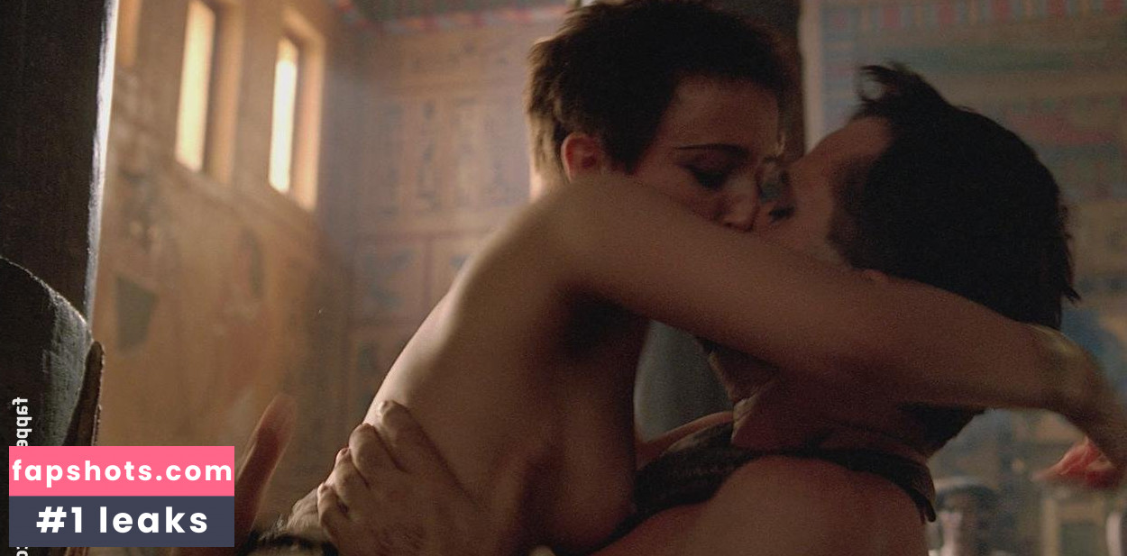 Lyndsey Marshal gallery photo #22