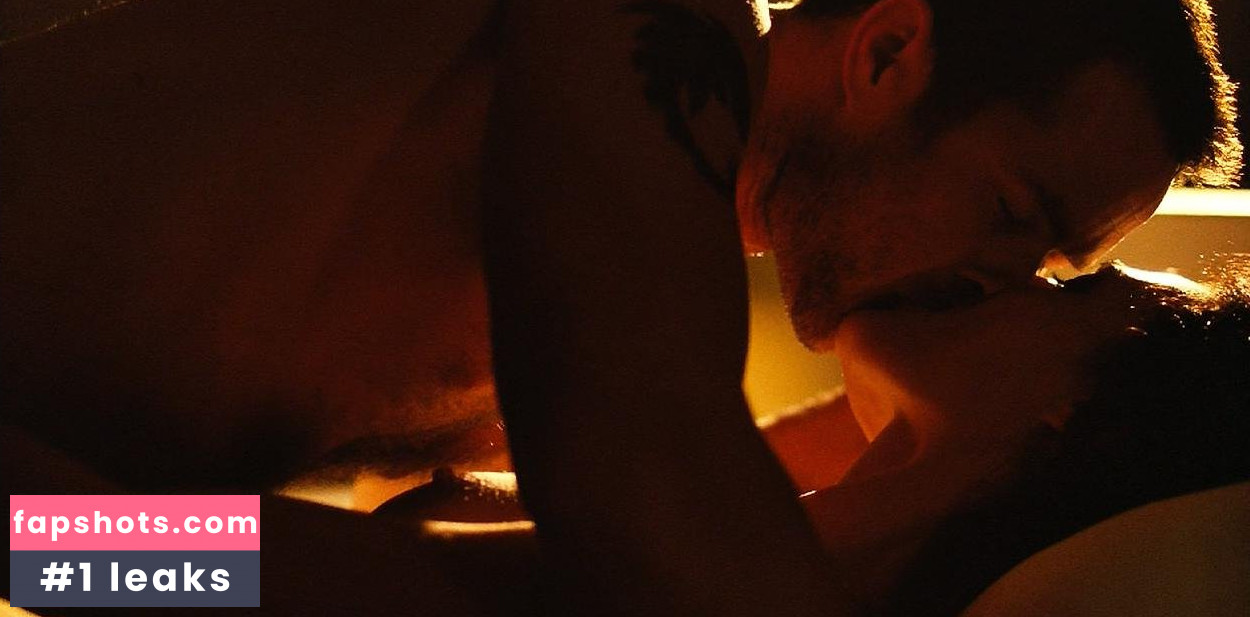 Lyne Renee gallery photo #2