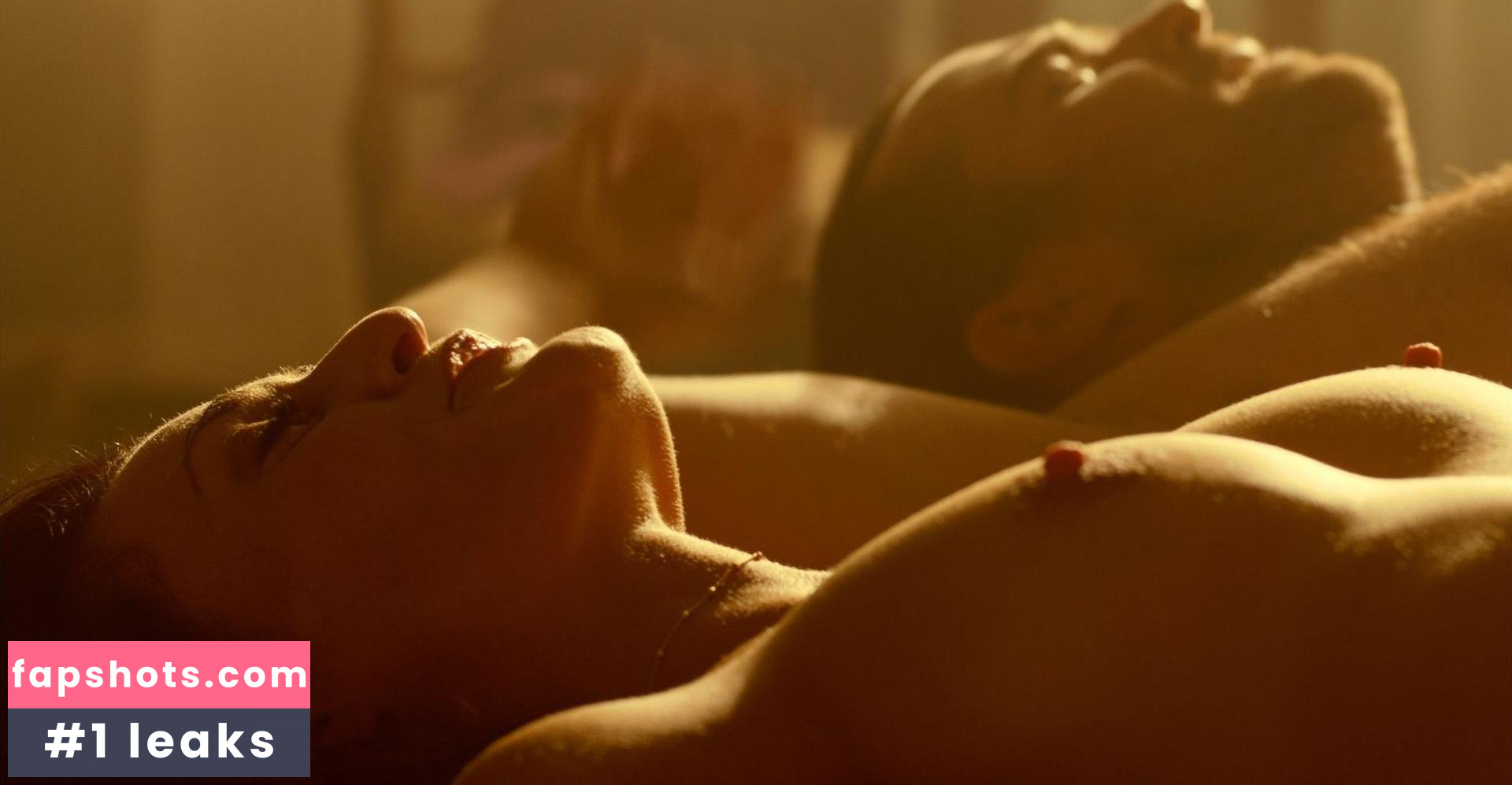 Lyne Renee gallery photo #15