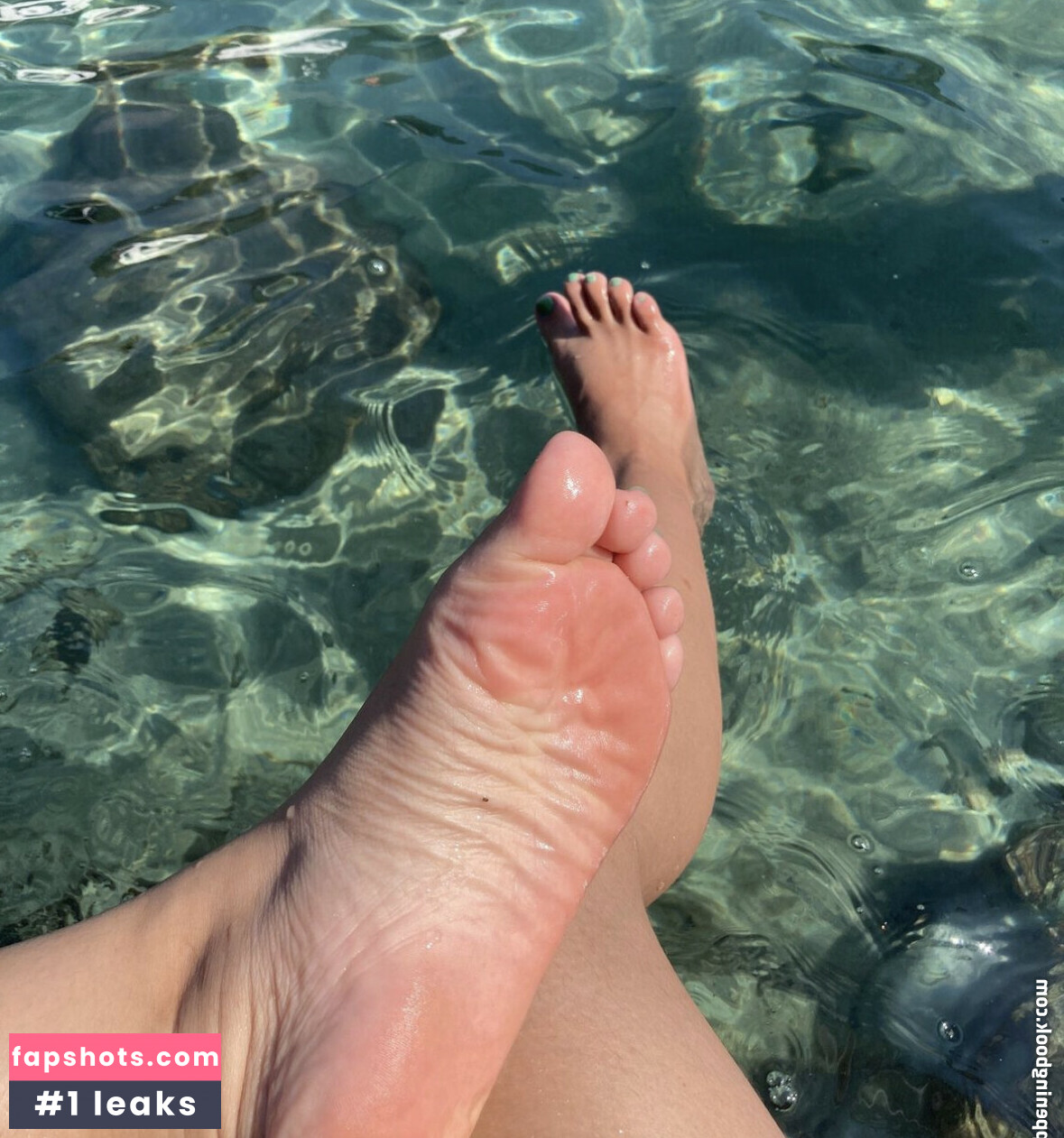 Lynn Chaann gallery photo #6