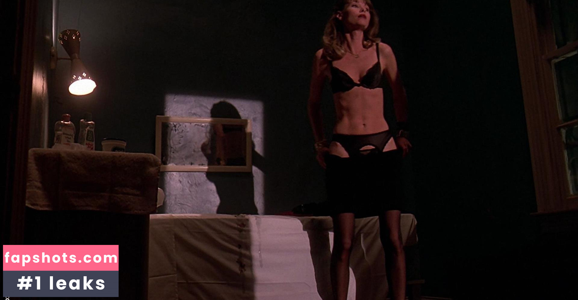 Lynn Lowry gallery photo #23