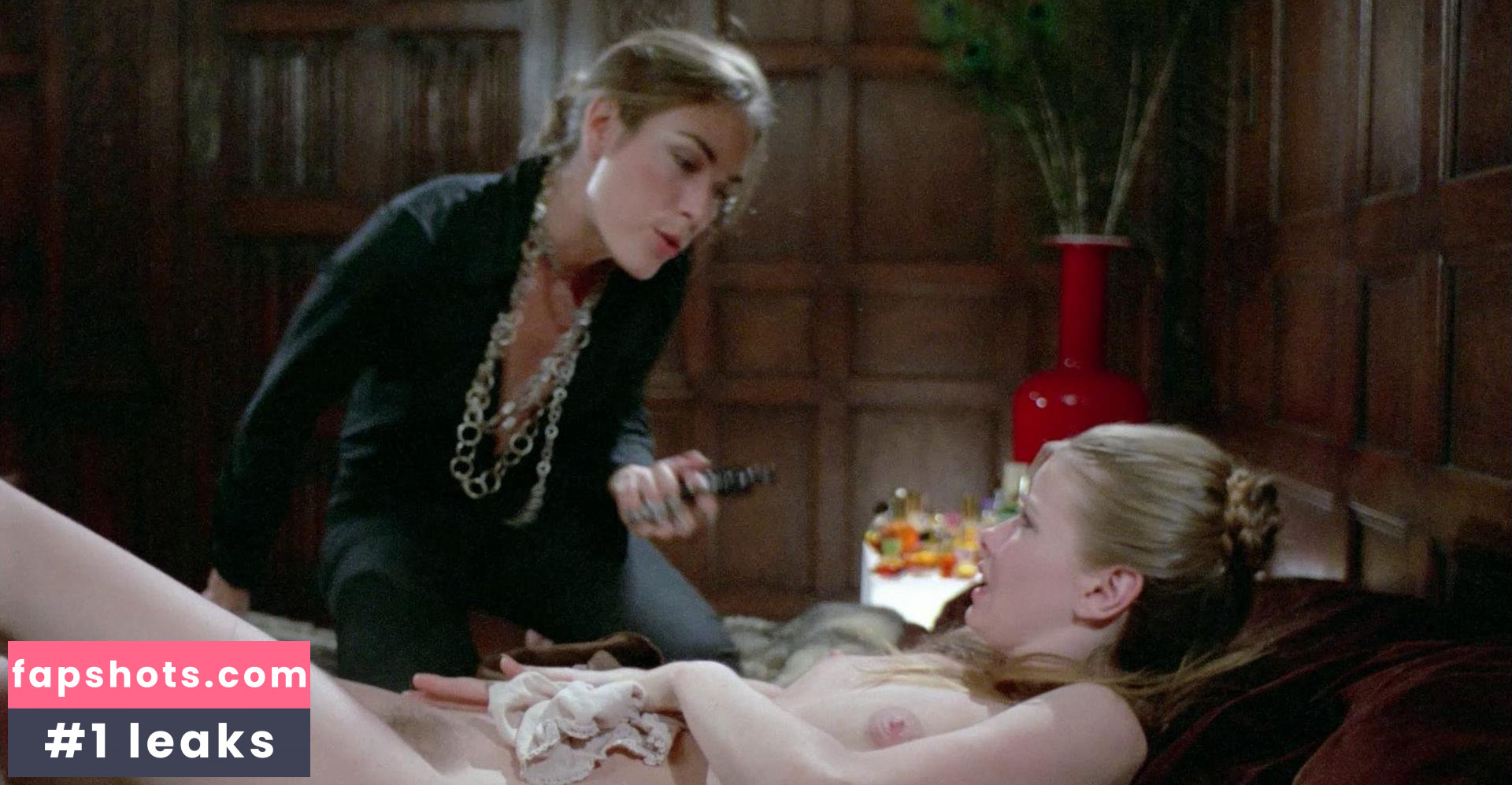 Lynn Lowry gallery photo #6